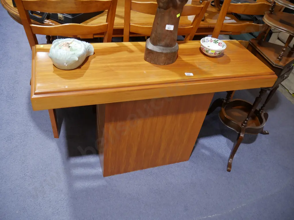Hallway table Image 1++