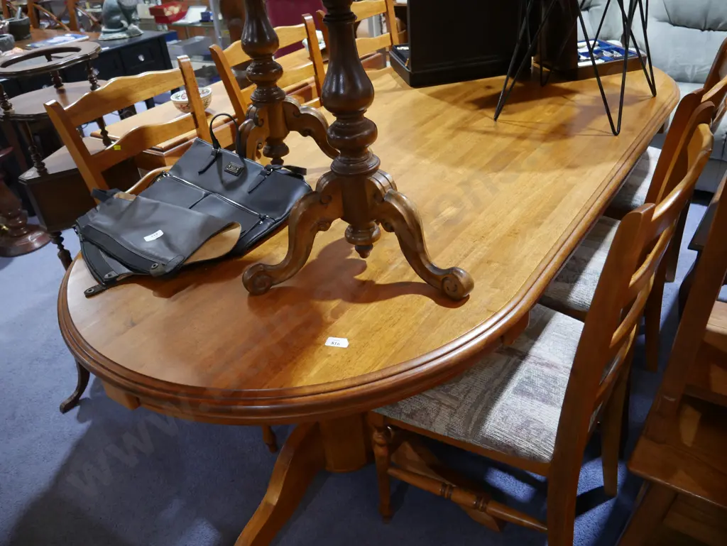 Dining table and six chairs Image 1++