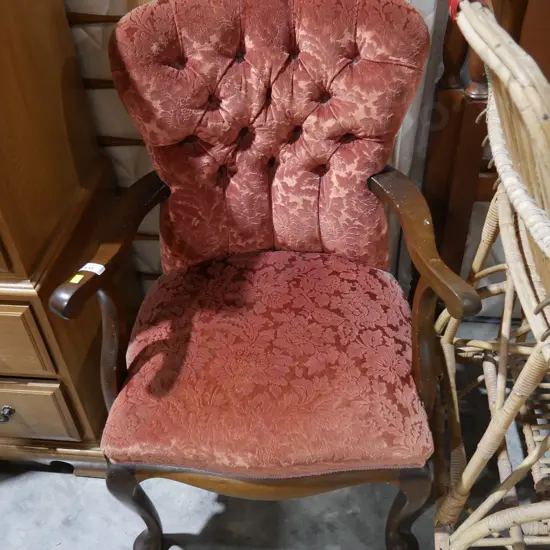 Deep button elbow chair