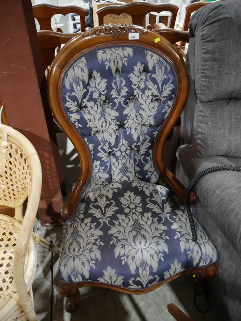 Deep button bedroom chair Image 1++