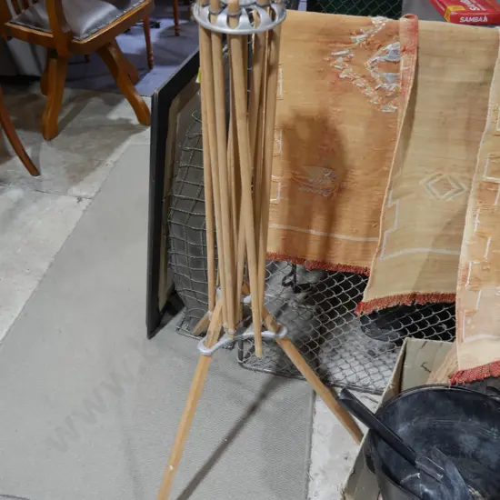 Clothes rack