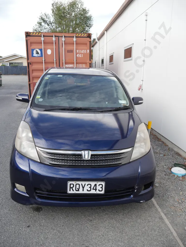 2005 Toyota Isis van Image 1++