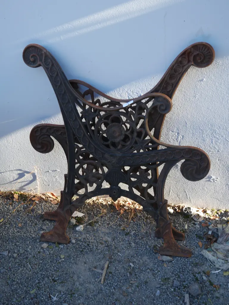 Cast bench seat ends Image 1++