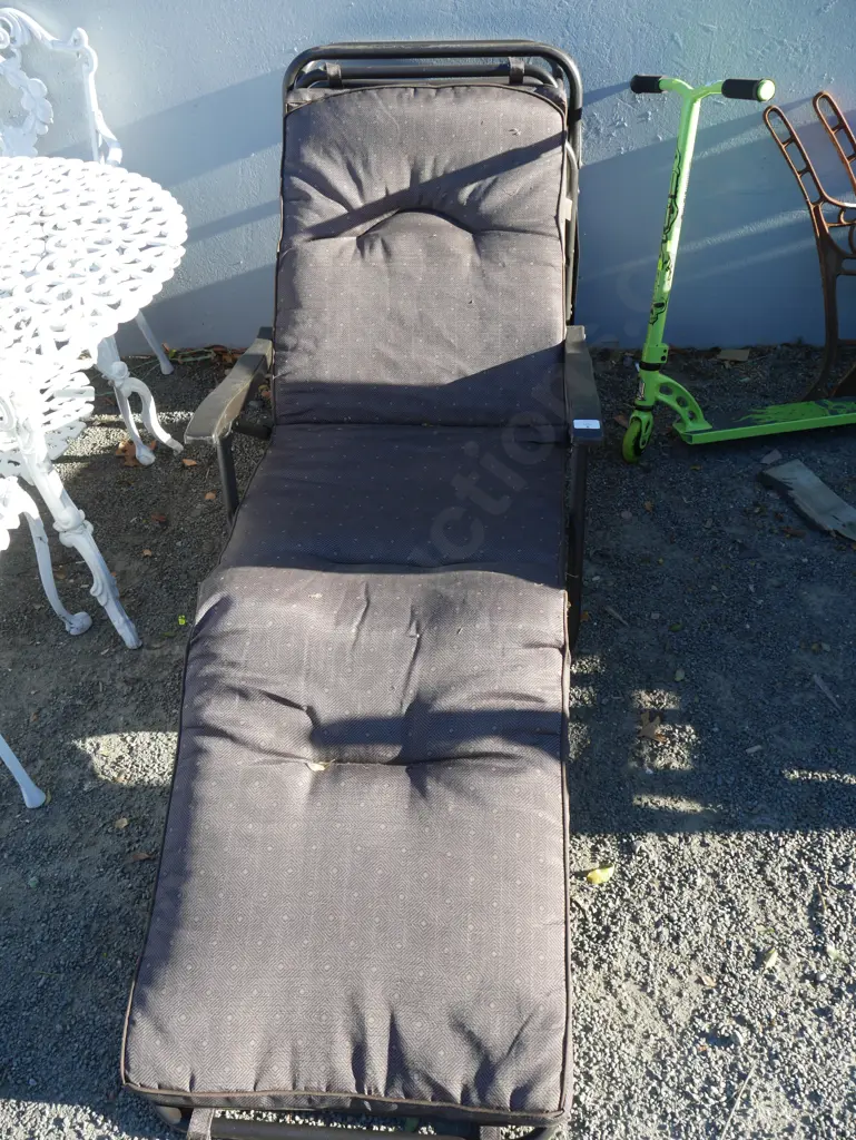 Pair of sun lounges Image 1++