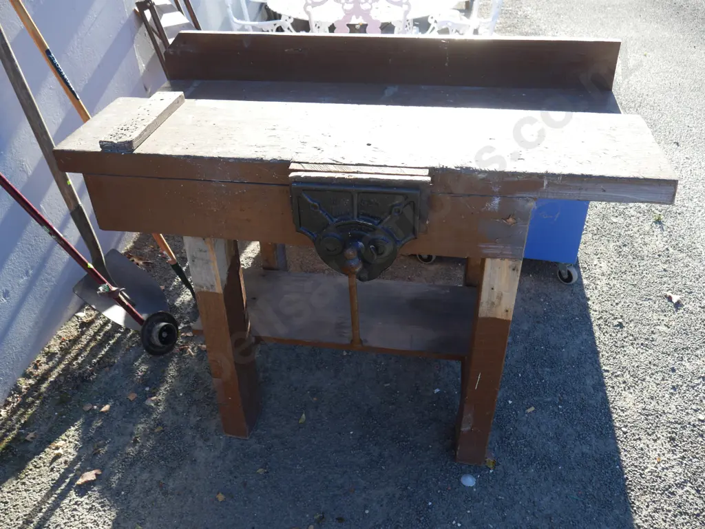 Workbench with vice Image 1++