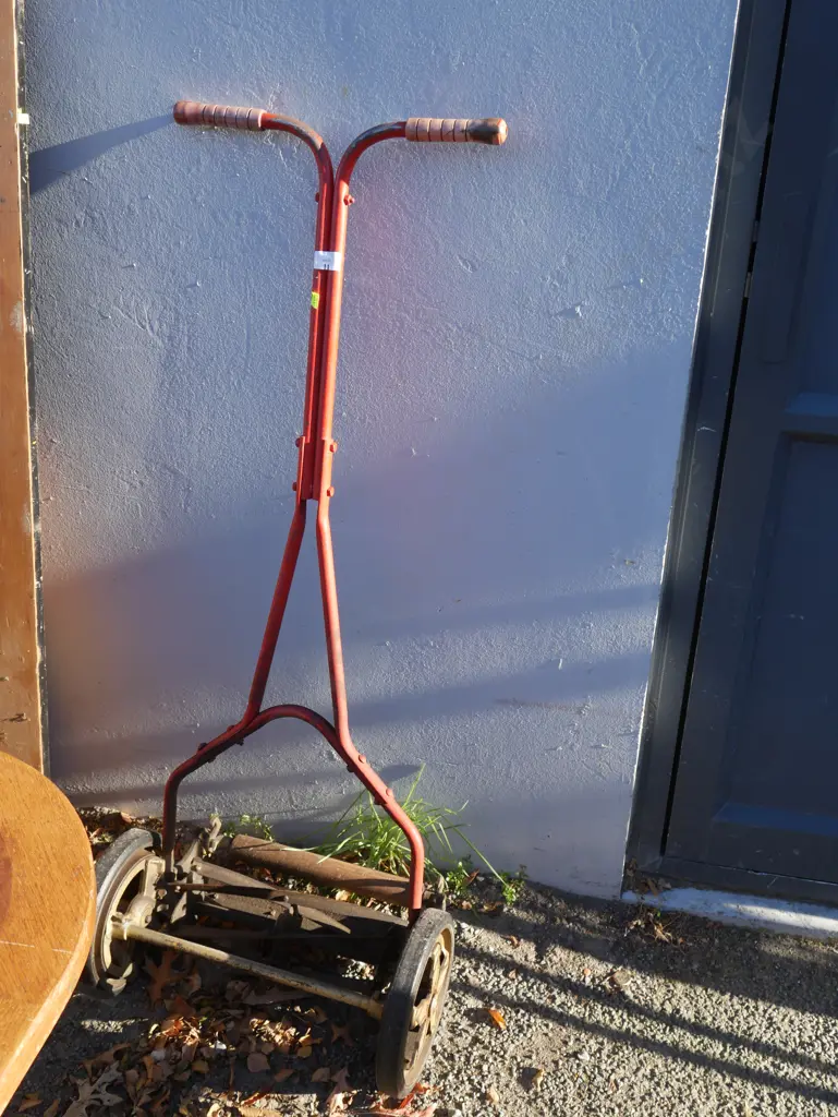 Push mower Image 1++