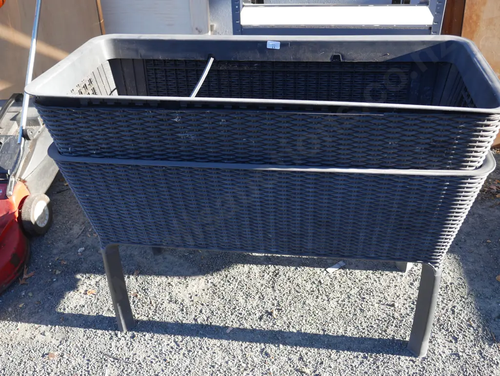 2 planter boxes Image 1++