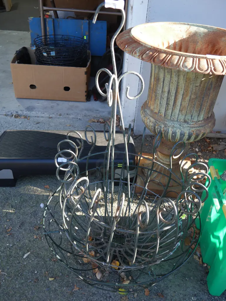 Hanging planters Image 1++