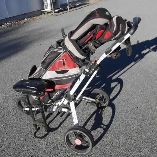 Golf clubs bag and trundler