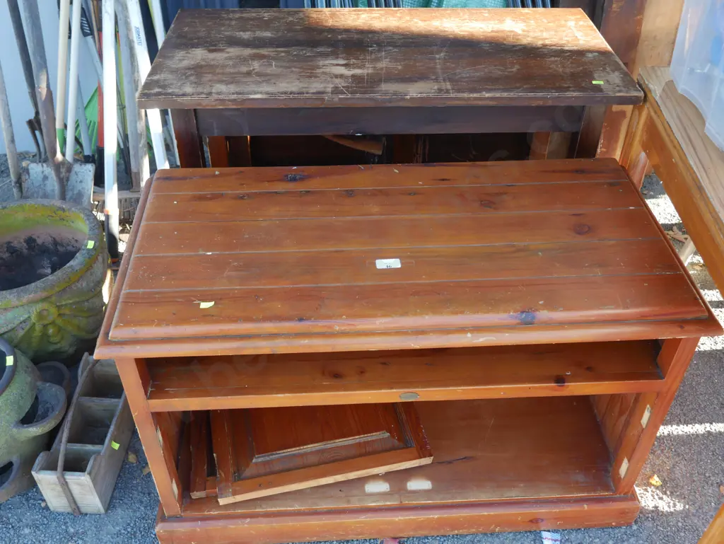 Three pieces of furniture Image 1++