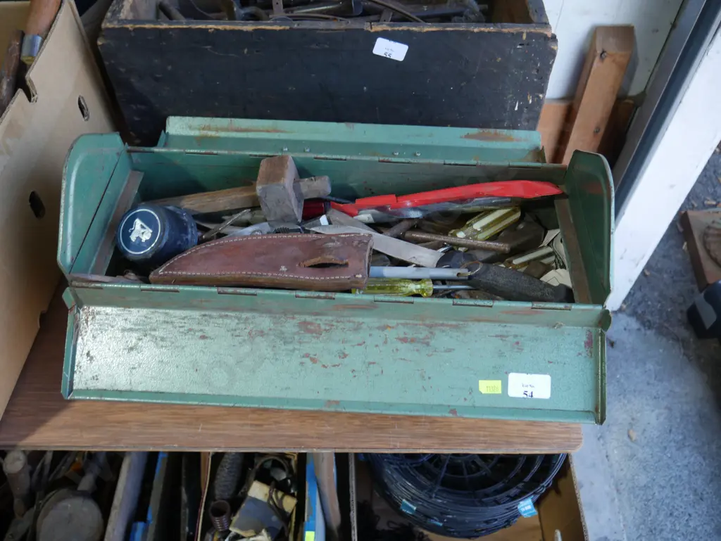 Green toolbox and contents Image 1++