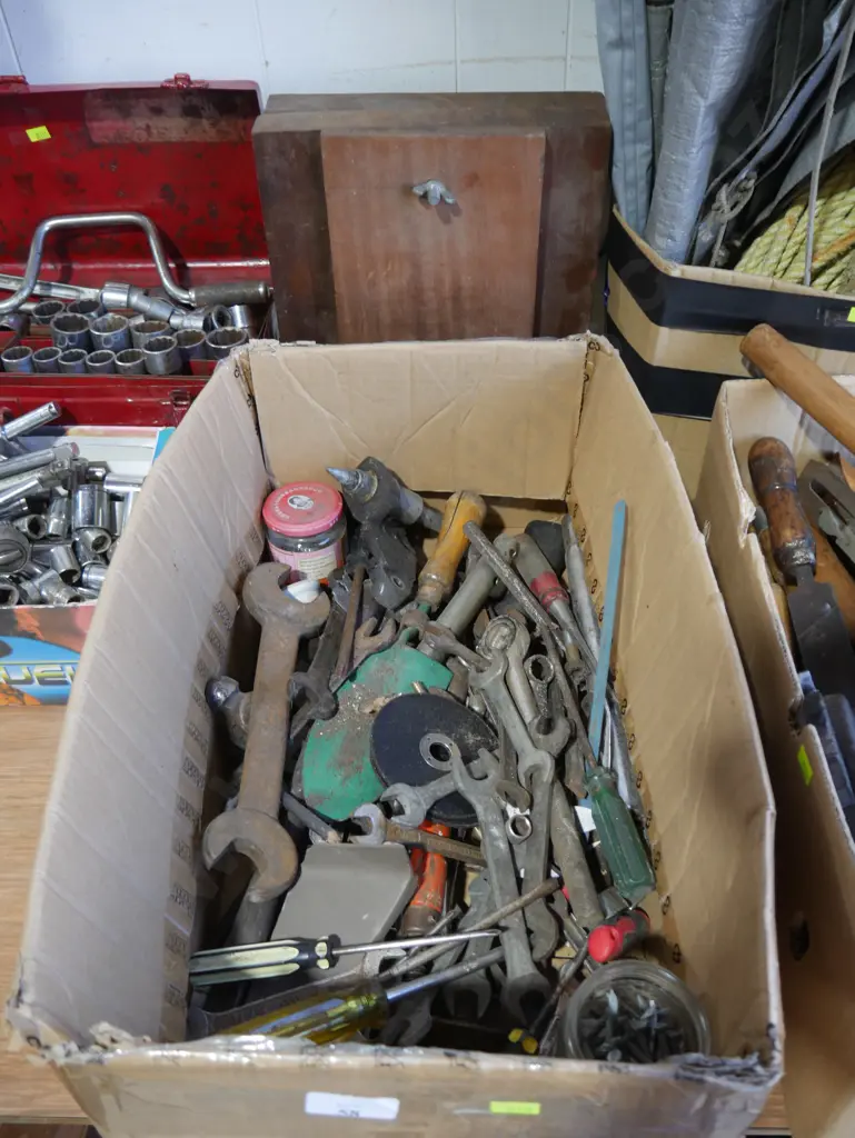 Assorted tools and flower press Image 1++