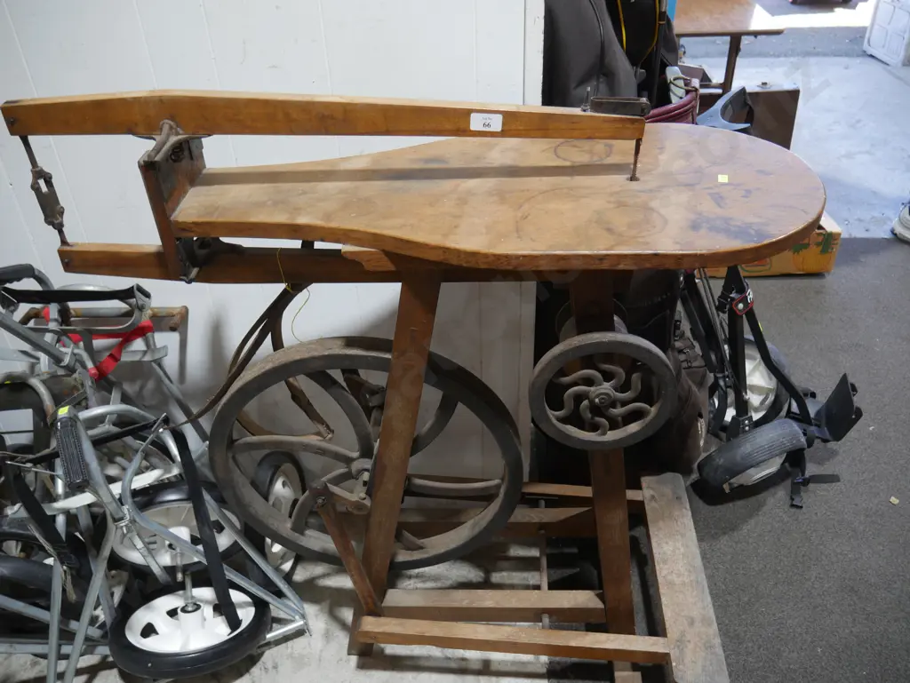 Treadle scroll saw Image 1++