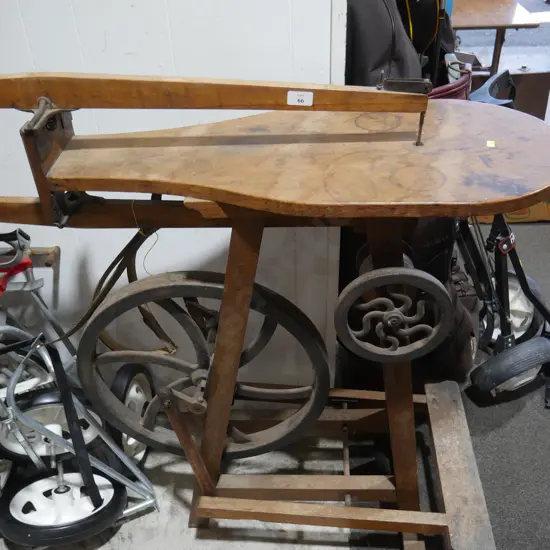 Treadle scroll saw