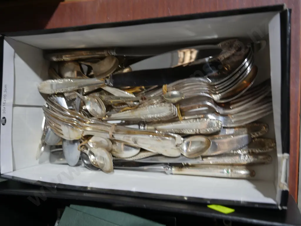 Assorted cutlery Image 1++