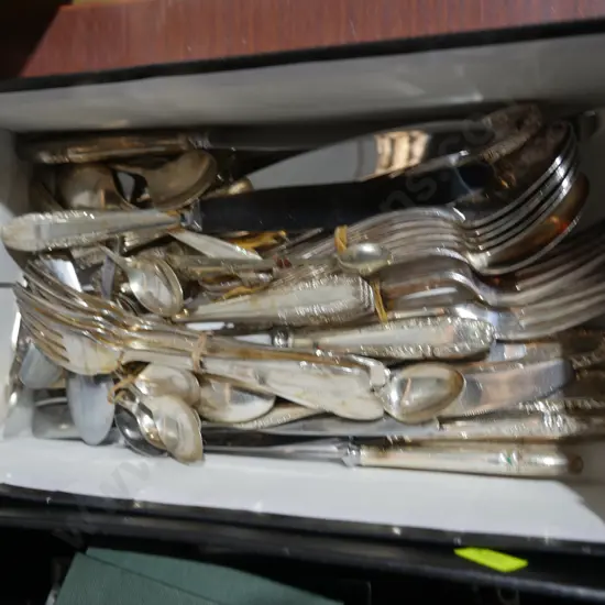 Assorted cutlery