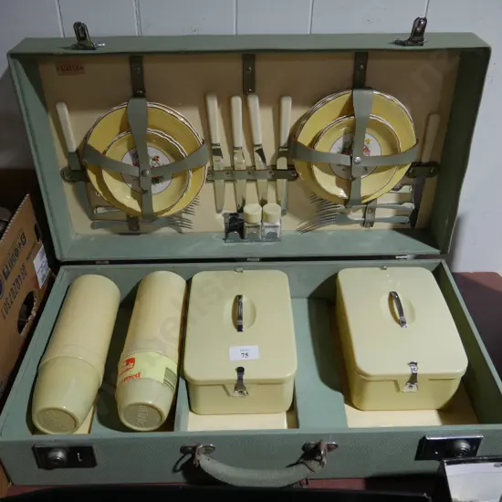 Vintage picnic case