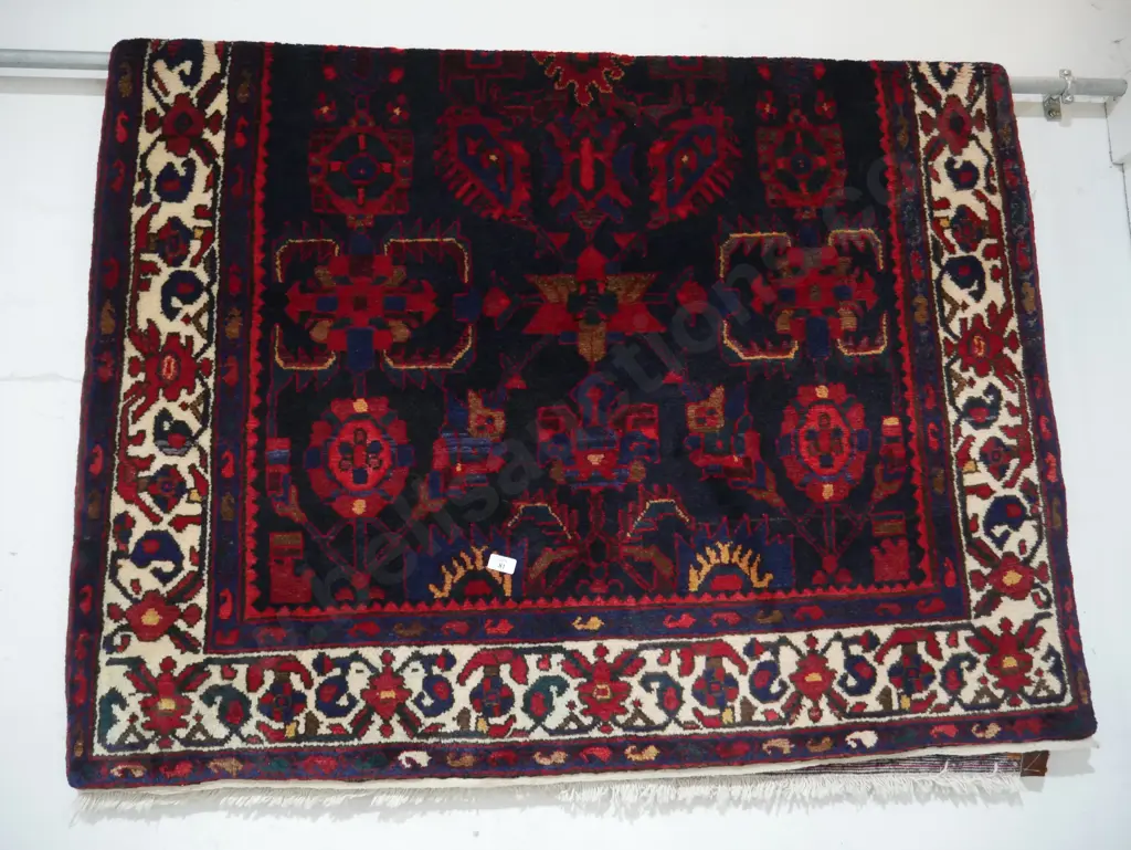 Hand knotted floor rug Image 1++