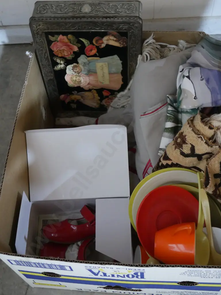 Child's shoes, linen etc Image 1++