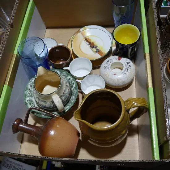 Box of mixed ceramic and glassware
