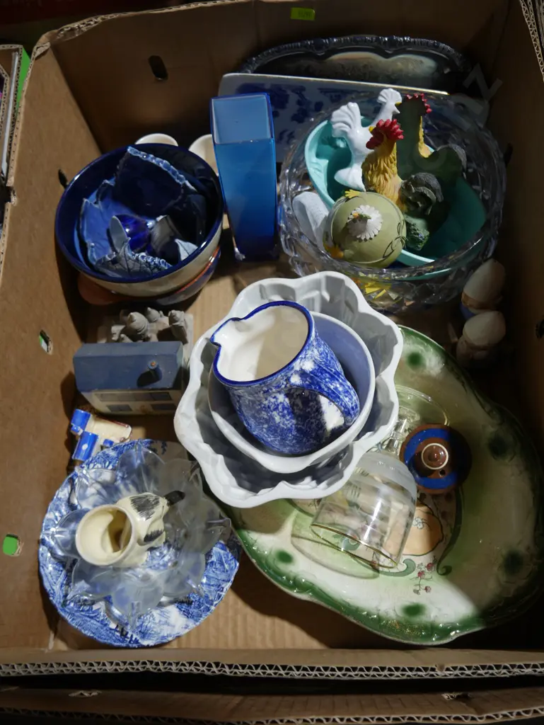 Decorative ceramics, glassware etc Image 1++