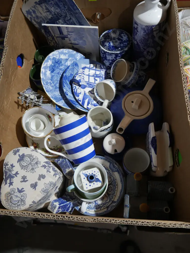 Assorted blue and white china etc Image 1++