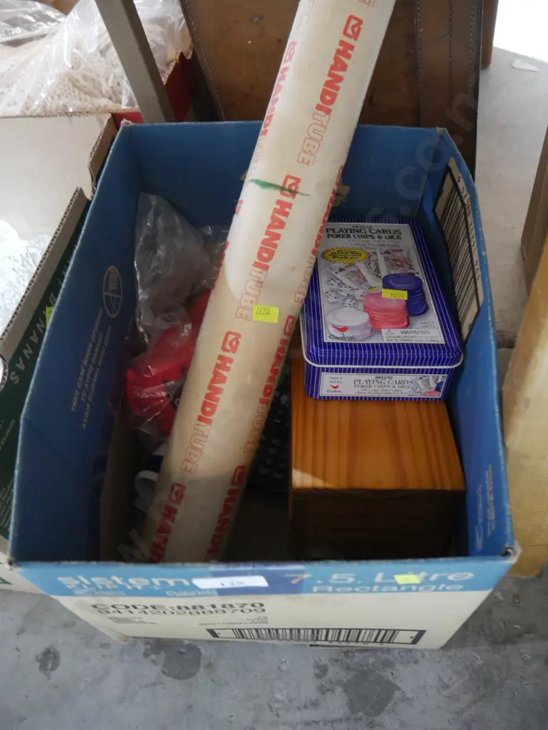 Sewing machine, poker chips and dice etc Image 1++