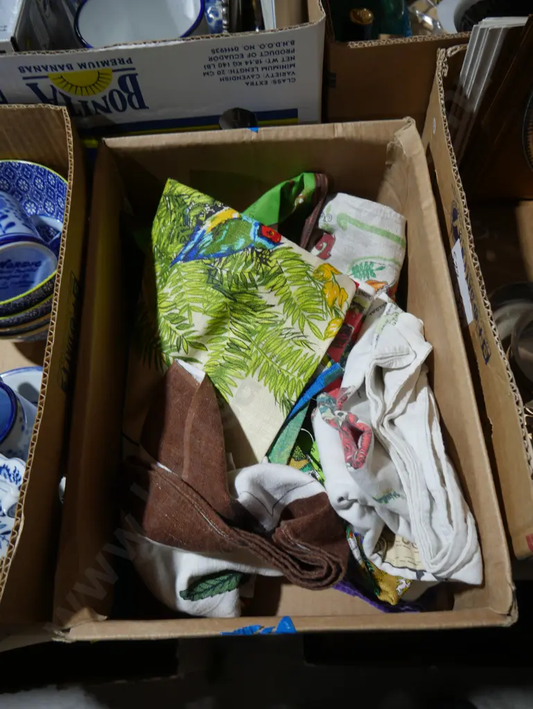 Box of tea towels Image 1++