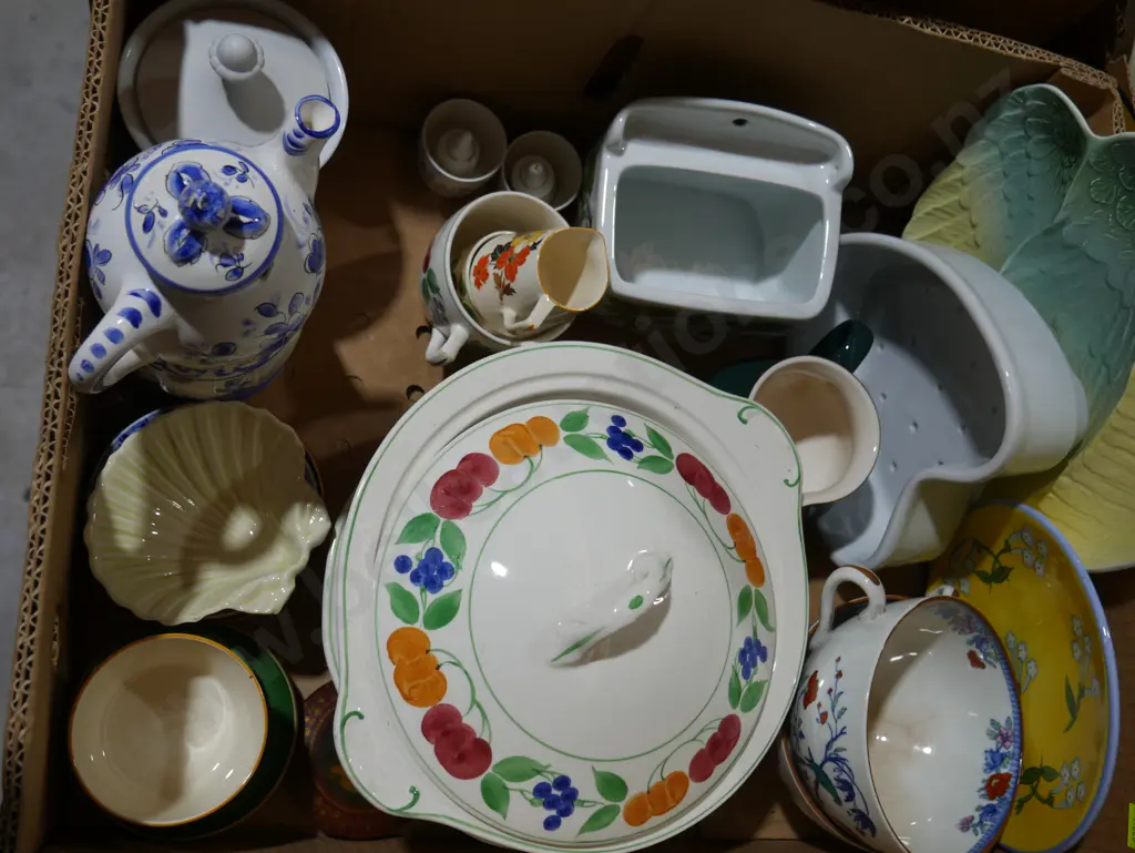 Serving dishes, tea cups etc Image 1++