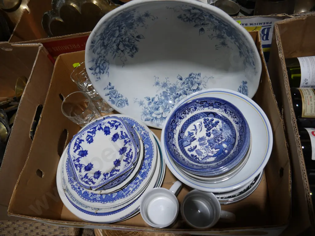 Assorted blue and white china etc Image 1++