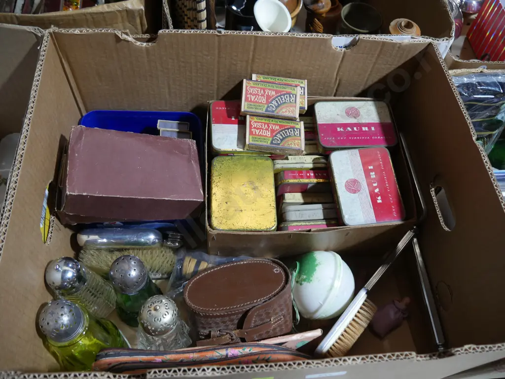 Tins, caster shakers etc Image 1++