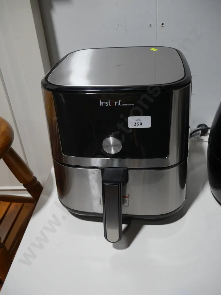 Instant vortex plus air fryer Image 1++