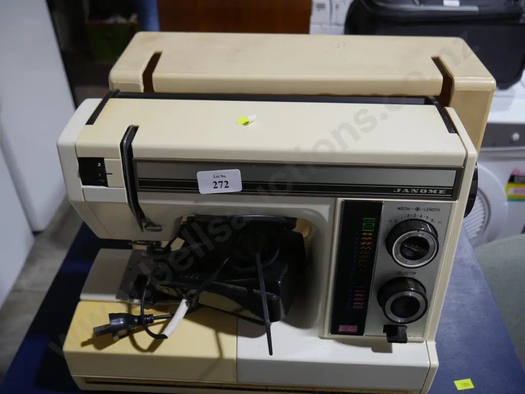 Janome sewing machine Image 1++