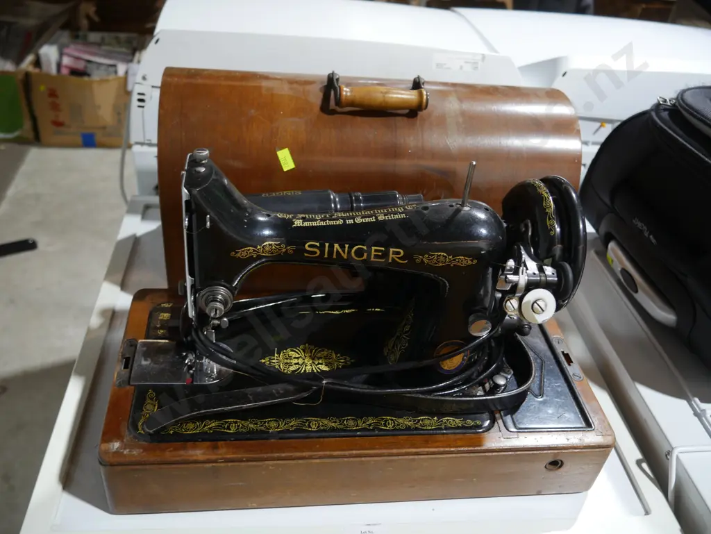 Singer sewing machine Image 1++