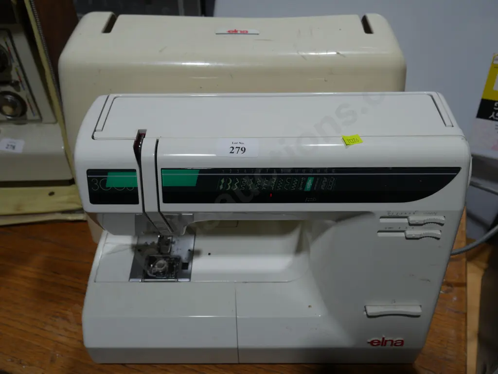 Elna sewing machine - no foot Image 1++