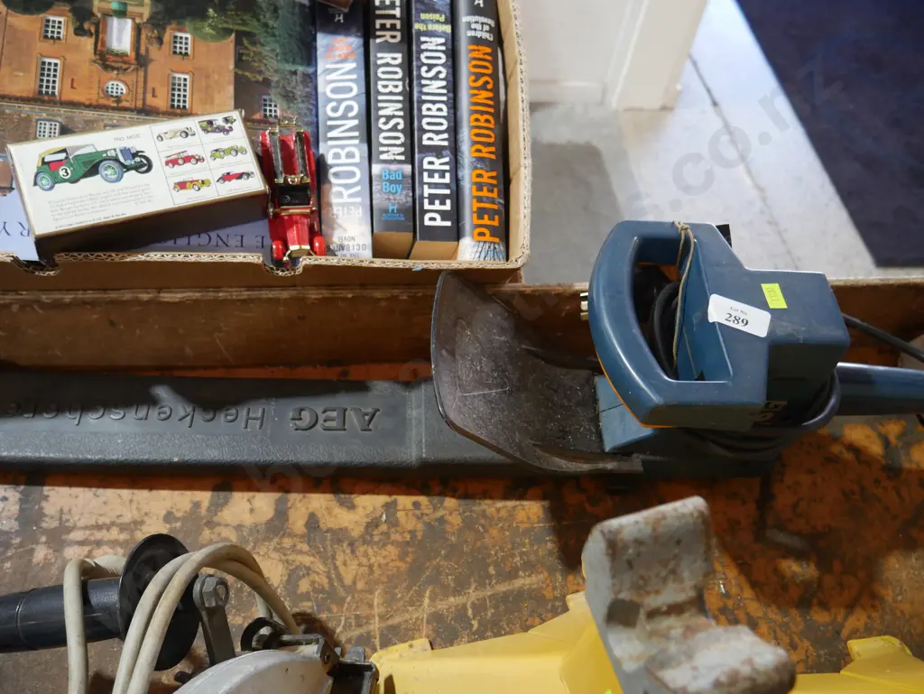 Hedge trimmer Image 1++