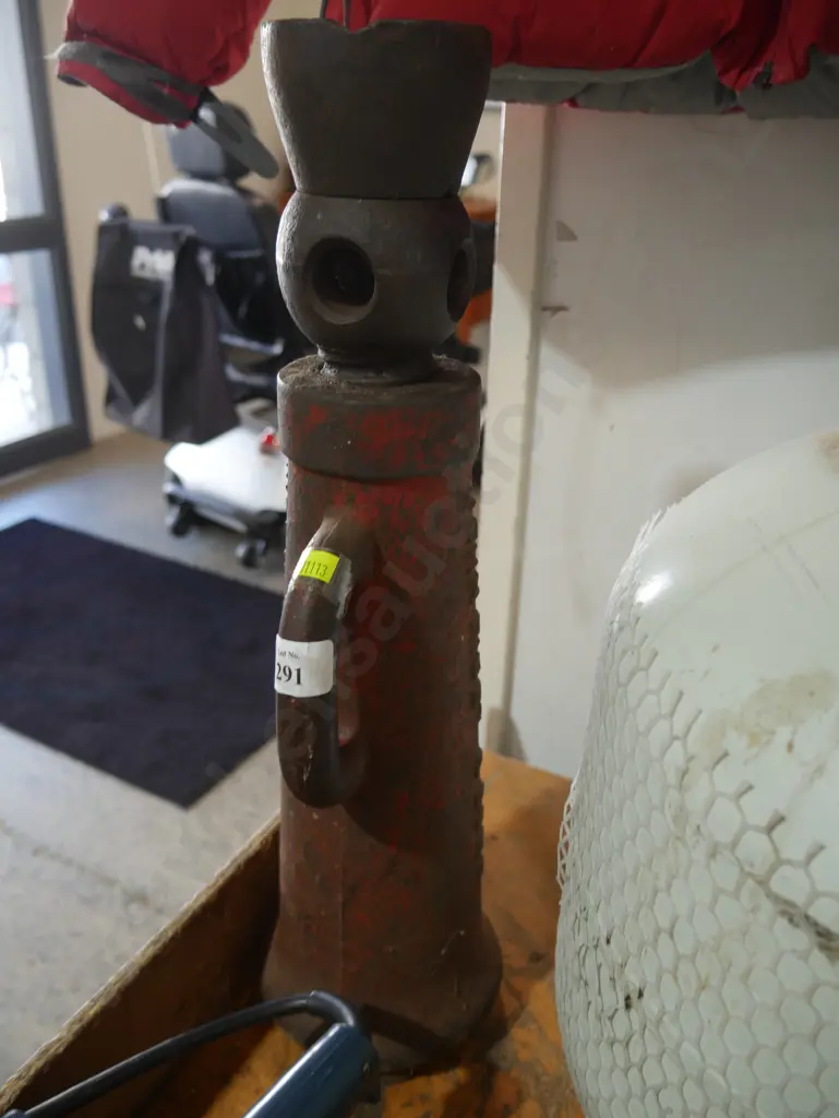 Screw Jack Image 1++