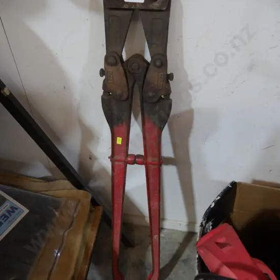 Bolt cutters