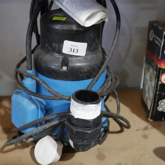 Submersible water pump