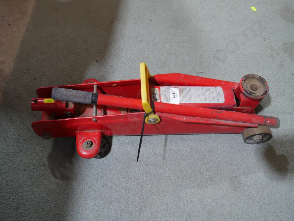 Floor jack Image 1++