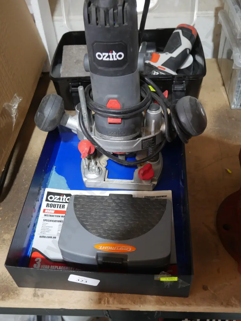 Ozito router Image 1++