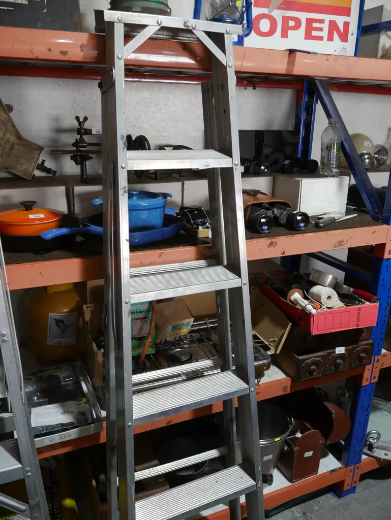 Aluminium extension ladder Image 1++