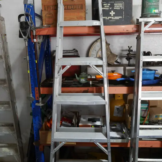 Aluminium extension ladder