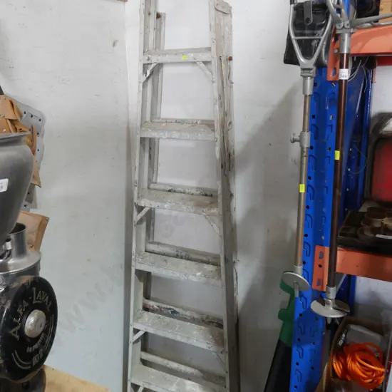 Aluminium extension ladder