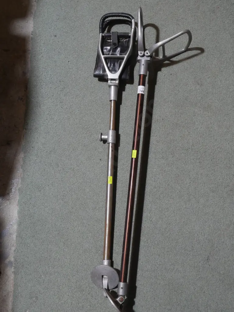 Two shooting sticks Image 1++