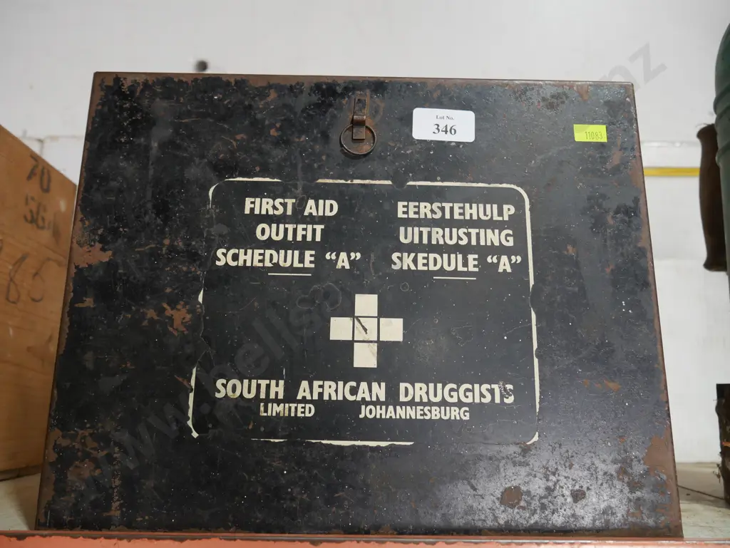 Old metal first aid box Image 1++