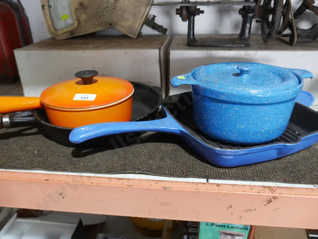 Cast iron pot and pan Image 1++