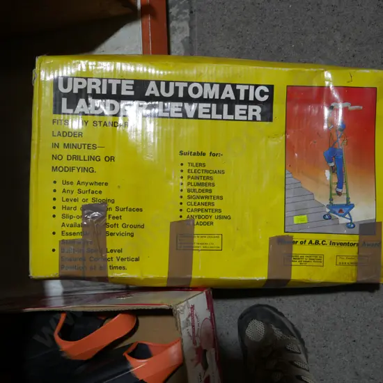 Upright automatic ladder lever