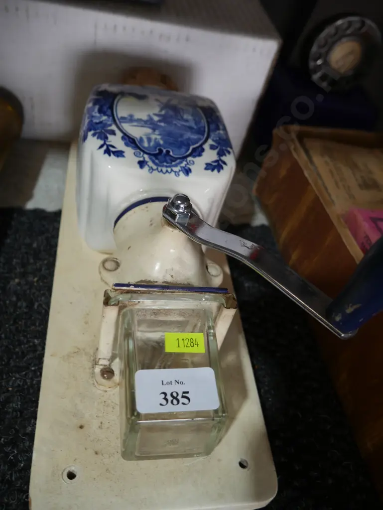 Vintage coffee grinder Image 1++