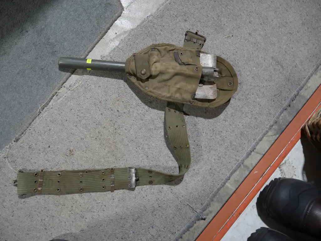 Trenching spade Image 1++